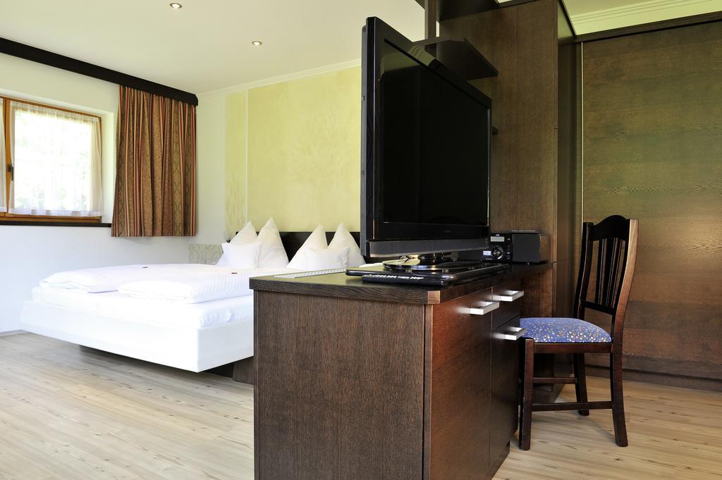 Familienhotel Moos-Alm Lienz Oda fotoğraf