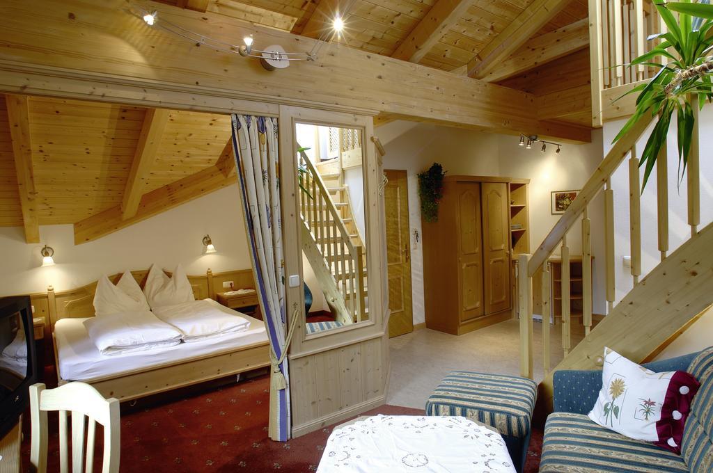 Familienhotel Moos-Alm Lienz Oda fotoğraf